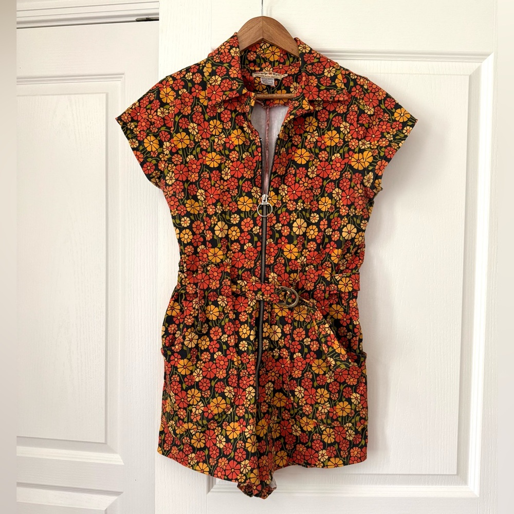 Miracle Eye floral Marigold romper with short sleeves